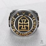 Bague de chevalier avec motif Templier distinctif