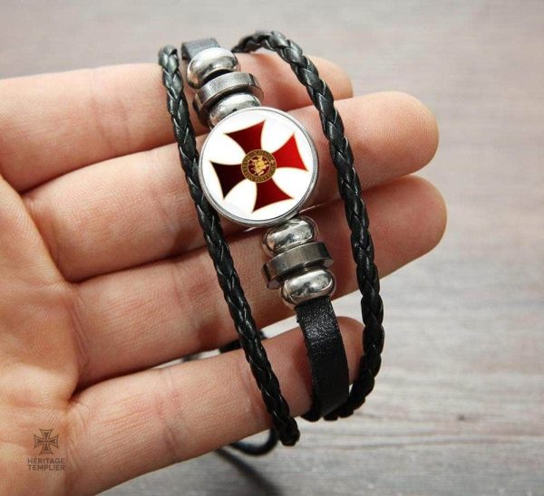 Bracelet en cuir orné de la Croix du Temple, design templier