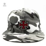 Casquette avec symbole templier en rouge