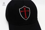 Casquette avec symbole des Templiers et style intemporel