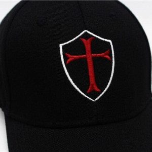 Casquette avec symbole des Templiers et style intemporel