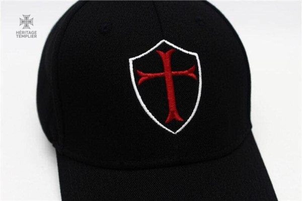 Casquette avec symbole des Templiers et style intemporel