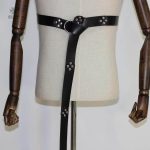 Ceinture Templiers, couleur noire, ornée de boutons distinctifs