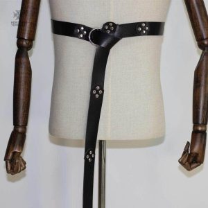 Ceinture Templiers, couleur noire, ornée de boutons distinctifs