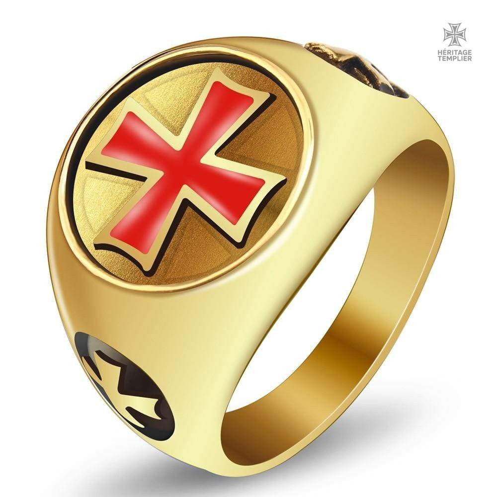 Bague Templier avec croix dorée, élégance et symbole historique