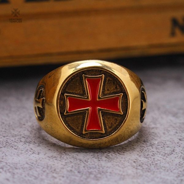 Bague croix dorée au design templier, ornement classique