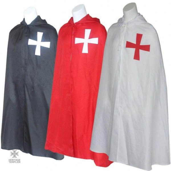 Costume templier avec emblème emblématique sur la tunique