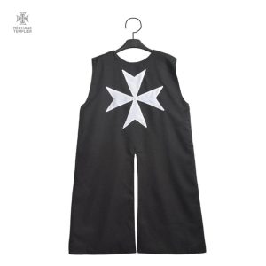 Costume de chevalier noir avec croix de Malte pour événements
