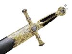 Épée maçonnique dorée, symbole de tradition et de savoir