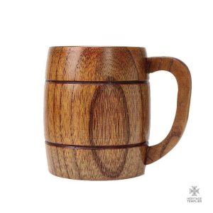 Mug en bois au design Templier