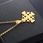 Bijou templier : pendentif croix de Jérusalem
