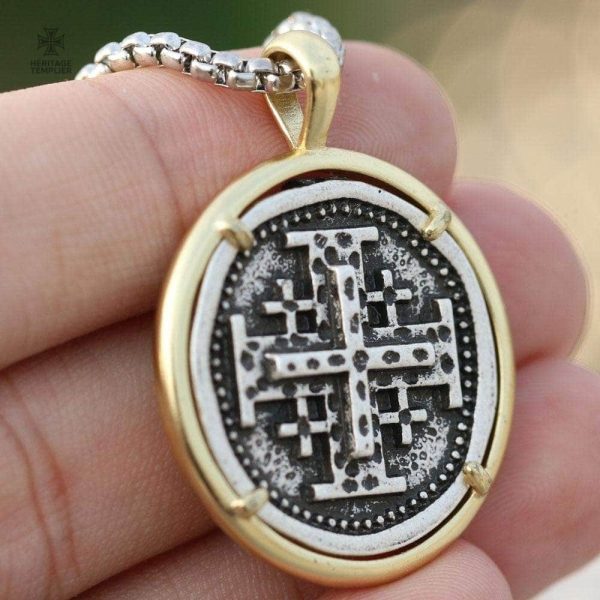 Accessoire Templier en lien avec l'histoire
