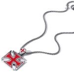 Bijou Templier, croix symbolique pour une allure historique