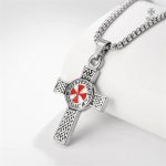 Croix Latine en pendentif, symbole Templier