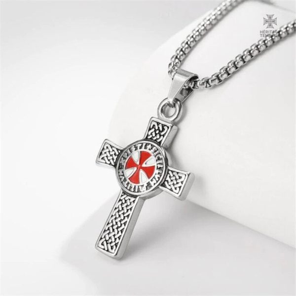 Croix Latine en pendentif, symbole Templier