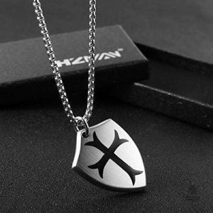 Pendentif Templier en croix avec design sobre et stylé