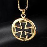 Pendentif en forme de croix templière