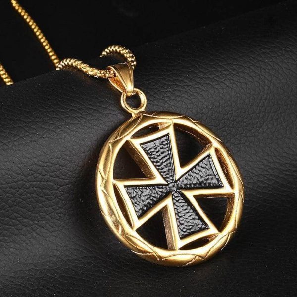 Pendentif élégant avec motif templier