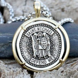 Pendentif Defend Me en hommage aux Templiers