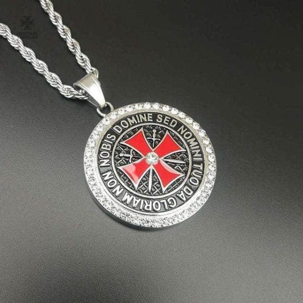 Pendentif Non Nobis, symbole templier, finition argentée raffinée
