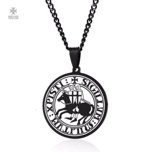 Pendentif Templiers avec symbole historique distinctif