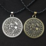 Pendentif en forme de sigil médiéval Templier