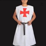 Costume historique Templiers avec accessoires assortis